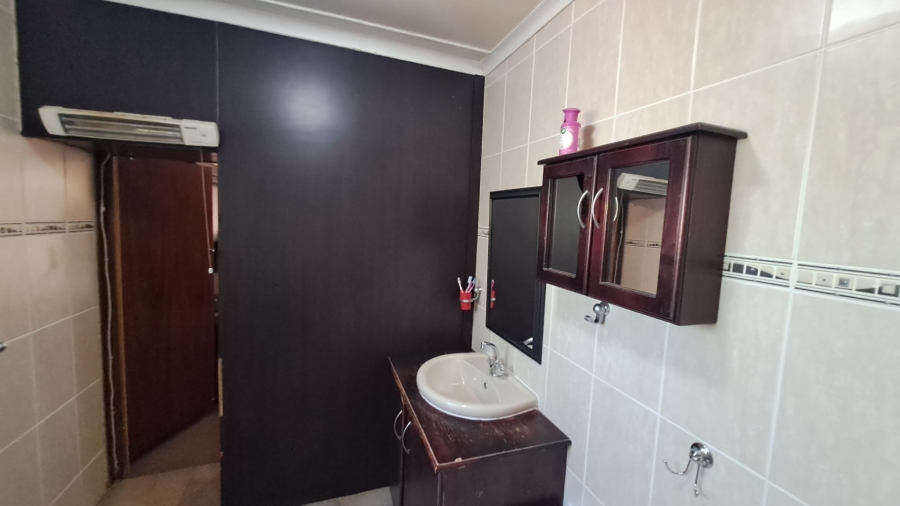 4 Bedroom Property for Sale in Pellissier Free State